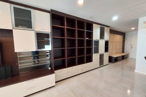 Кондоминиум с 2 спальнями в Клонг Тоэй, Бангкок, Таиланд № 173642 - фото 2