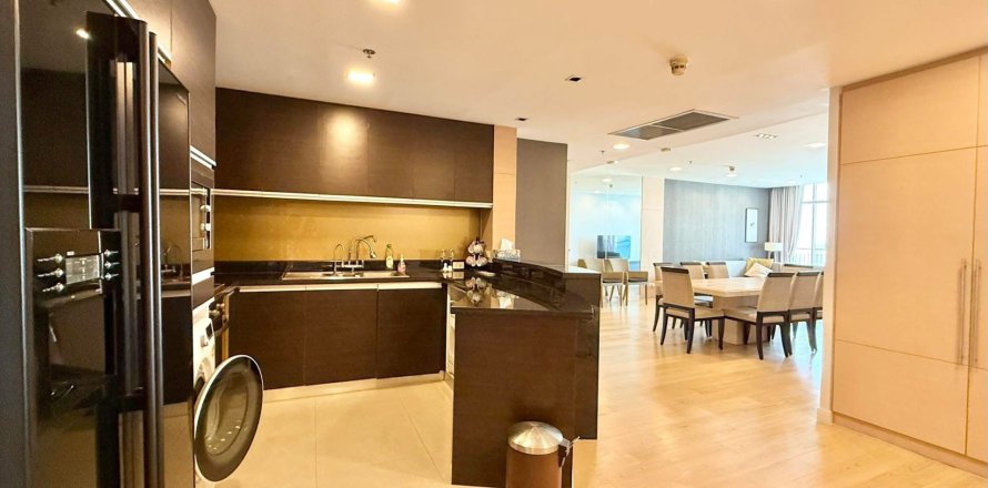 Кондоминиум с 2 спальнями в Сатхоне, Бангкок, Таиланд № 150243