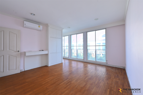 Townhouse in Bangkok, Thailand 4 bedrooms № 189704 - photo 8