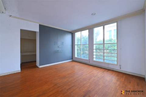 Townhouse in Bangkok, Thailand 4 bedrooms № 189704 - photo 9