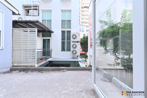 Townhouse in Bangkok, Thailand 4 bedrooms № 189704 - photo 7