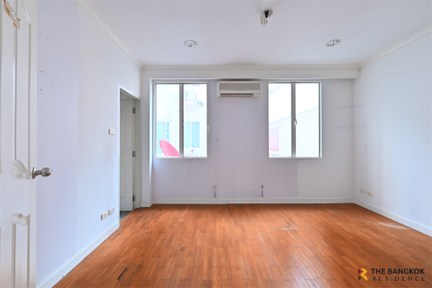 Townhouse in Bangkok, Thailand 4 bedrooms № 189704 - photo 10