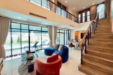 Villa in Pattaya, Thailand 5 bedrooms № 135579 - photo 3