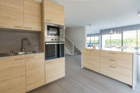 Дом в Чиангмае, Таиланд с 4 спальнями № 160110 - фото 6