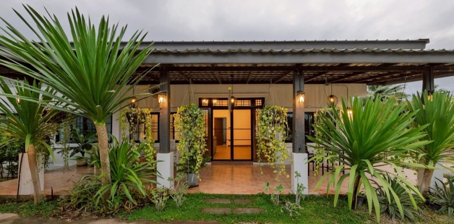 House in Chiang Mai, Thailand 5 bedrooms № 160111