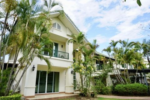 House in Chiang Mai, Thailand 4 bedrooms № 160109