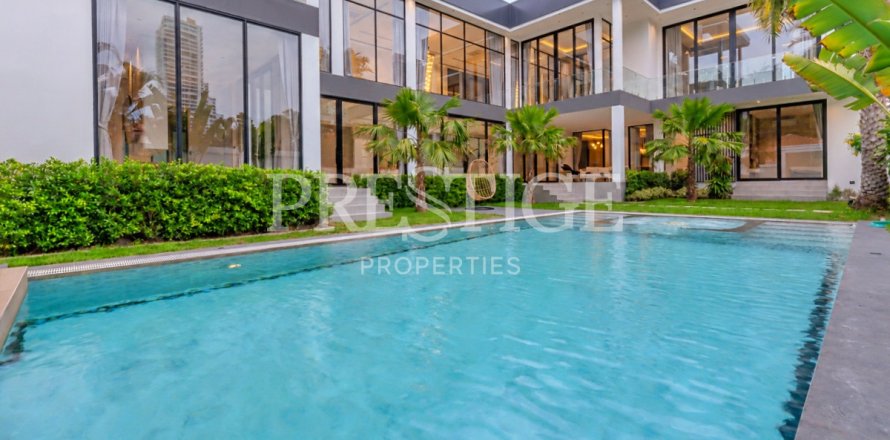 House in Pattaya, Thailand 6 bedrooms № 198111