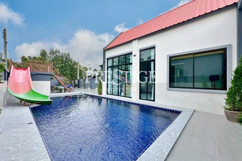 House in Pattaya, Thailand 4 bedrooms № 198115