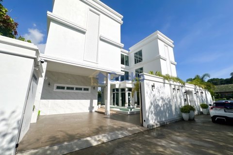 House in Pattaya, Thailand 6 bedrooms № 196316 - photo 15