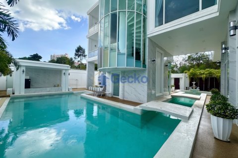 House in Pattaya, Thailand 6 bedrooms № 196316 - photo 9