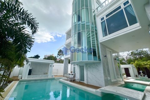 House in Pattaya, Thailand 6 bedrooms № 196316 - photo 8