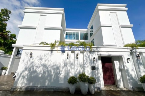 House in Pattaya, Thailand 6 bedrooms № 196316 - photo 16