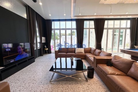 House in Pattaya, Thailand 6 bedrooms № 196316 - photo 28