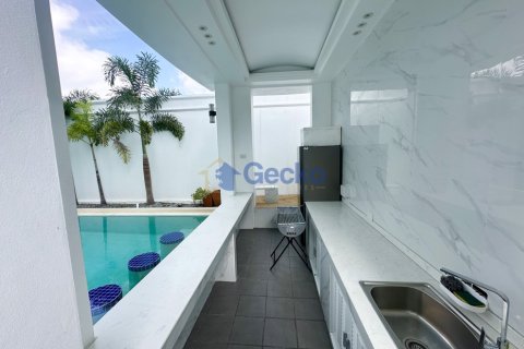 House in Pattaya, Thailand 6 bedrooms № 196316 - photo 12