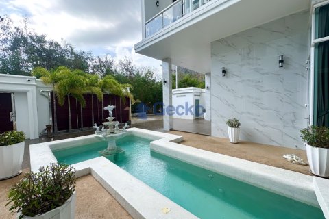 House in Pattaya, Thailand 6 bedrooms № 196316 - photo 6