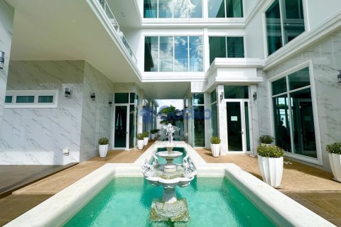 House in Pattaya, Thailand 6 bedrooms № 196316 - photo 4