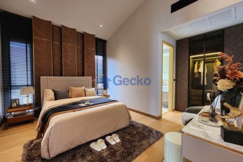 House in Pattaya, Thailand 4 bedrooms № 196310 - photo 24