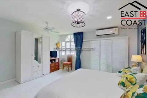 Casa de 4 dormitorios en Pattaya, Tailandia № 213319 - foto 14