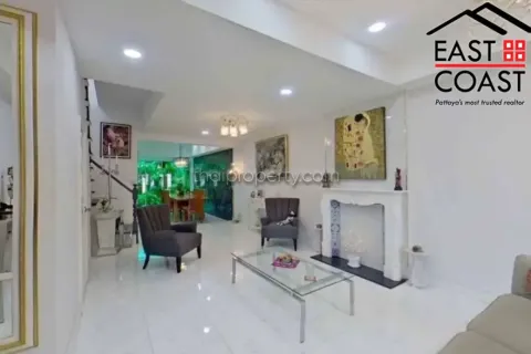 Casa de 4 dormitorios en Pattaya, Tailandia № 213319 - foto 7
