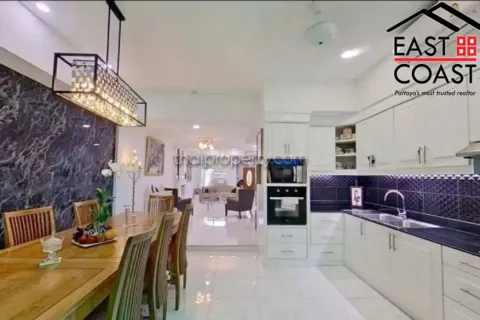 Casa de 4 dormitorios en Pattaya, Tailandia № 213319 - foto 6