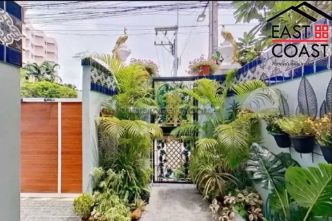 Casa de 4 dormitorios en Pattaya, Tailandia № 213319 - foto 17
