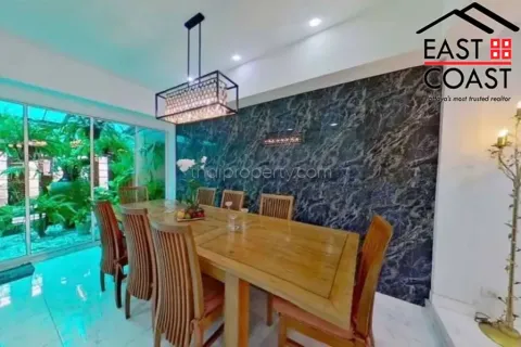 Casa de 4 dormitorios en Pattaya, Tailandia № 213319 - foto 4