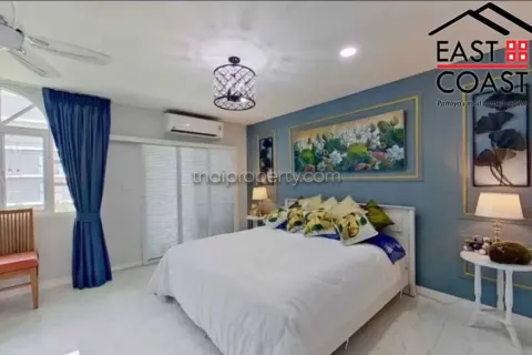 Casa de 4 dormitorios en Pattaya, Tailandia № 213319 - foto 12