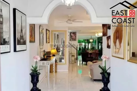 House in Pattaya, Thailand 4 bedrooms № 213319