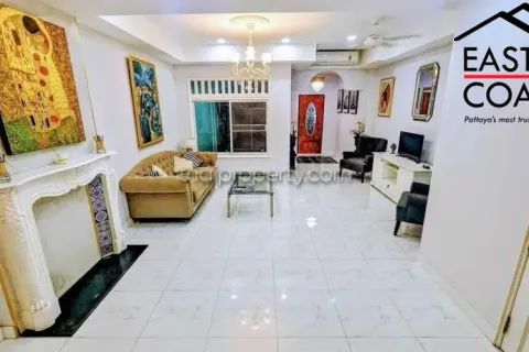 Casa de 4 dormitorios en Pattaya, Tailandia № 213319 - foto 3