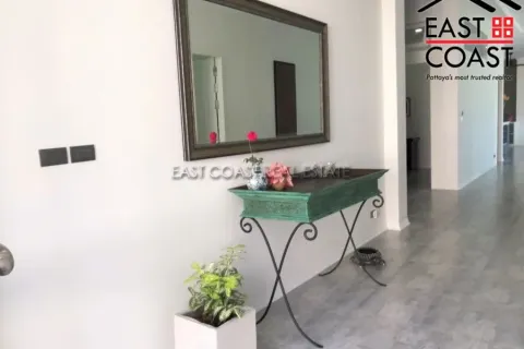 Casa de 4 dormitorios en Pattaya, Tailandia № 213324 - foto 5