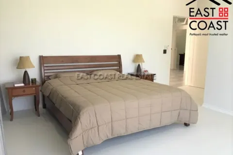 Casa de 4 dormitorios en Pattaya, Tailandia № 213324 - foto 12