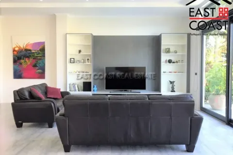 Casa de 4 dormitorios en Pattaya, Tailandia № 213324 - foto 7