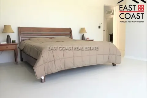 Casa de 4 dormitorios en Pattaya, Tailandia № 213324 - foto 8