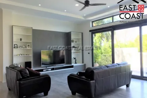 Casa de 4 dormitorios en Pattaya, Tailandia № 213324 - foto 6