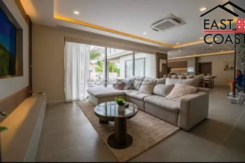 Casa de 7 dormitorios en Pattaya, Tailandia № 213321 - foto 14
