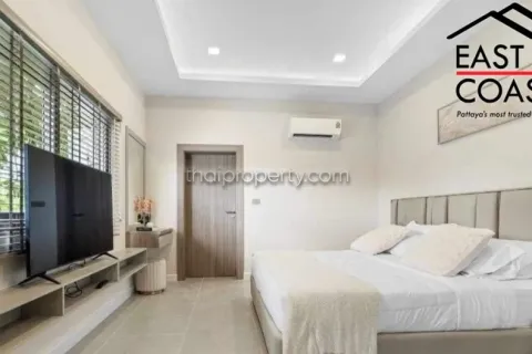 Casa de 7 dormitorios en Pattaya, Tailandia № 213321 - foto 9