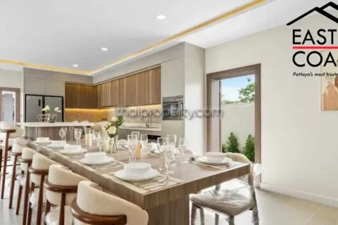 Casa de 7 dormitorios en Pattaya, Tailandia № 213321 - foto 3