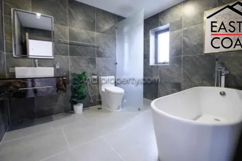 Casa de 7 dormitorios en Pattaya, Tailandia № 213321 - foto 11