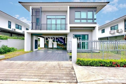 House in Pattaya, Thailand 4 bedrooms № 198090