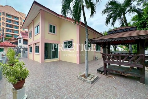 House in Pattaya, Thailand 7 bedrooms № 198095 - photo 28