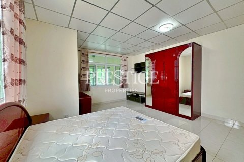 House in Pattaya, Thailand 7 bedrooms № 198095 - photo 17