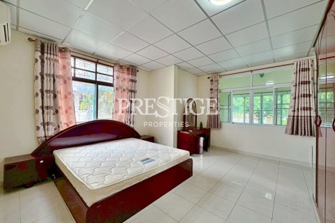 House in Pattaya, Thailand 7 bedrooms № 198095 - photo 16