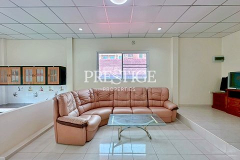 House in Pattaya, Thailand 7 bedrooms № 198095 - photo 4