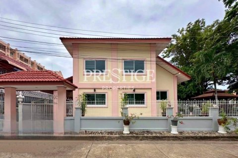 House in Pattaya, Thailand 7 bedrooms № 198095