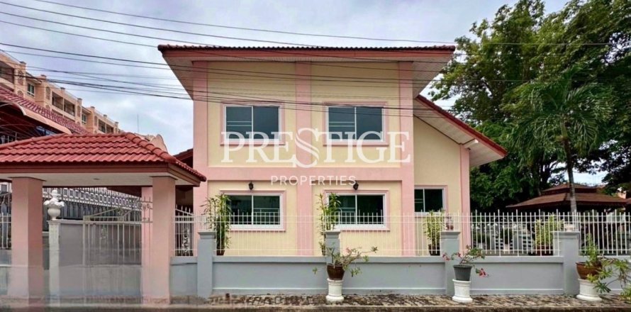 House in Pattaya, Thailand 7 bedrooms № 198095