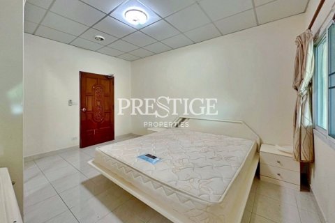 House in Pattaya, Thailand 7 bedrooms № 198095 - photo 19