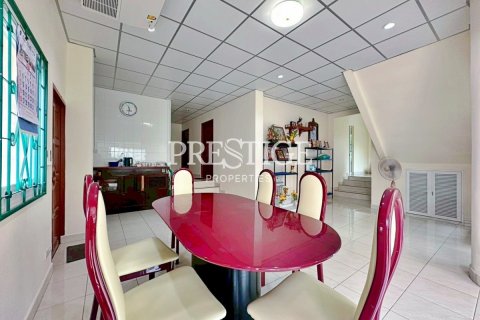 House in Pattaya, Thailand 7 bedrooms № 198095 - photo 9