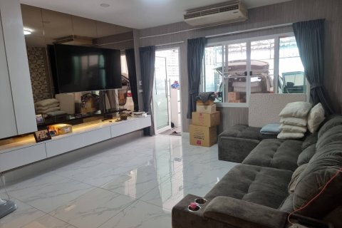 Townhouse à Huai Khwang, Bangkok, Thaïlande 4 chambres № 170840 - photo 2