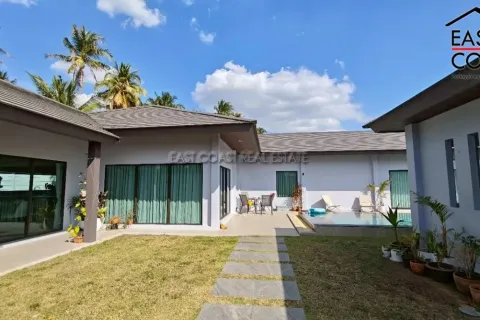 Casa de 3 dormitorios en Pattaya, Tailandia № 212876 - foto 11