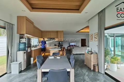 Casa de 3 dormitorios en Pattaya, Tailandia № 212876 - foto 4